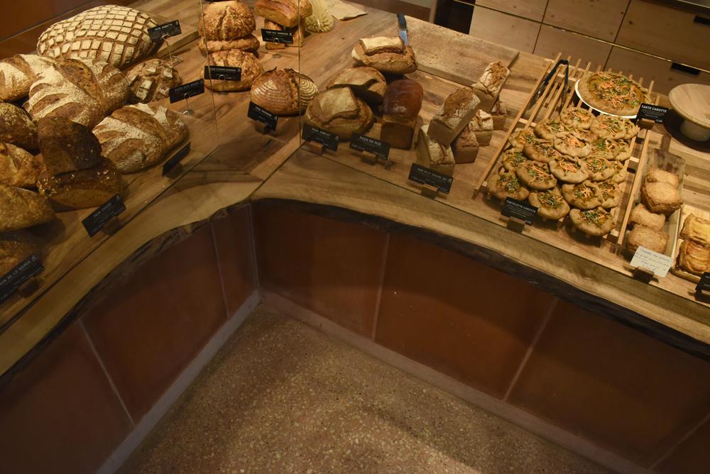 Boulangerie LA SOURCE de Pascal Cantenot à Argonay. Andreas Fragos et Victor Lecourtier architectes